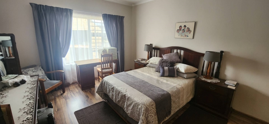 4 Bedroom Property for Sale in Fraaiuitsig Western Cape